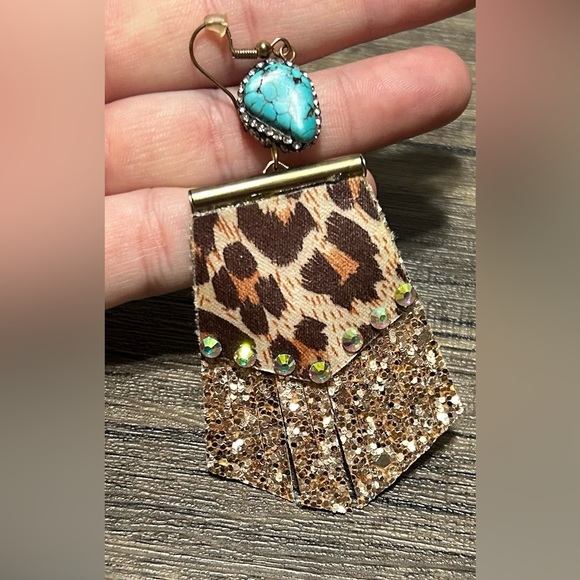 Western Style Earrings - Picture 2 of 8